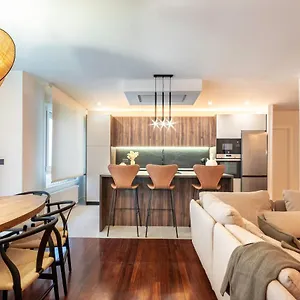 New! Lovely 4-bedroom Loft In Apartamento Bilbao